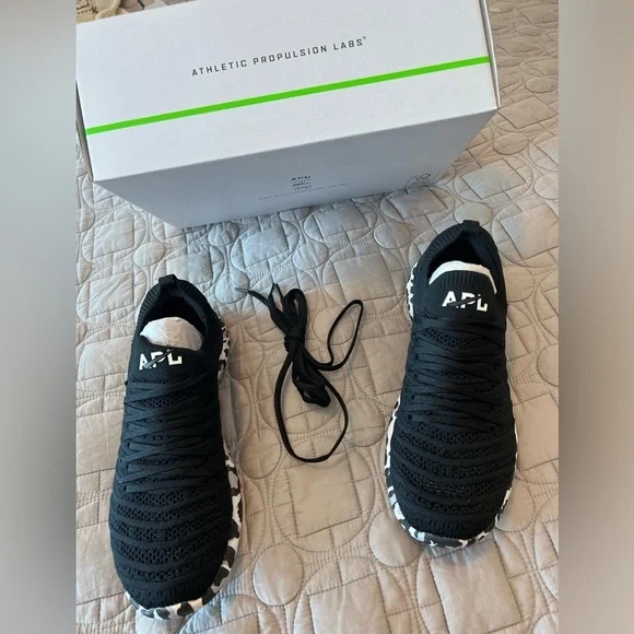 APL Women's Techloom Wave Slip On Running Sneaker Black White Leopard Sz 9 NEW - Picture 14 of 16